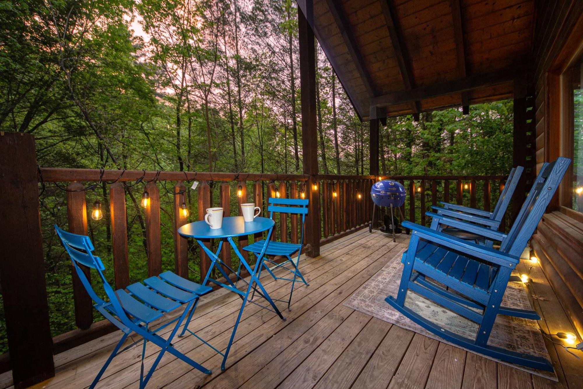Love Me Tender Studio Cabin Sevierville Room photo