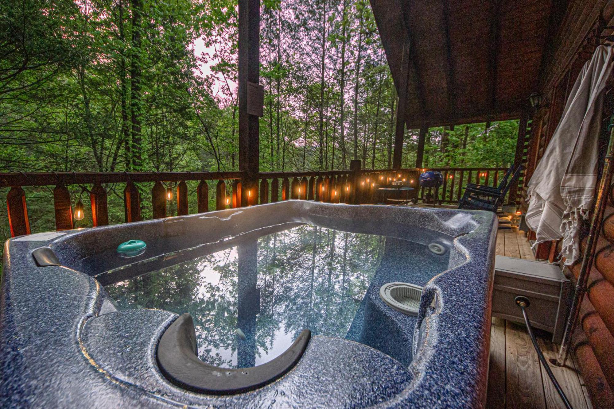 Love Me Tender Studio Cabin Sevierville Room photo