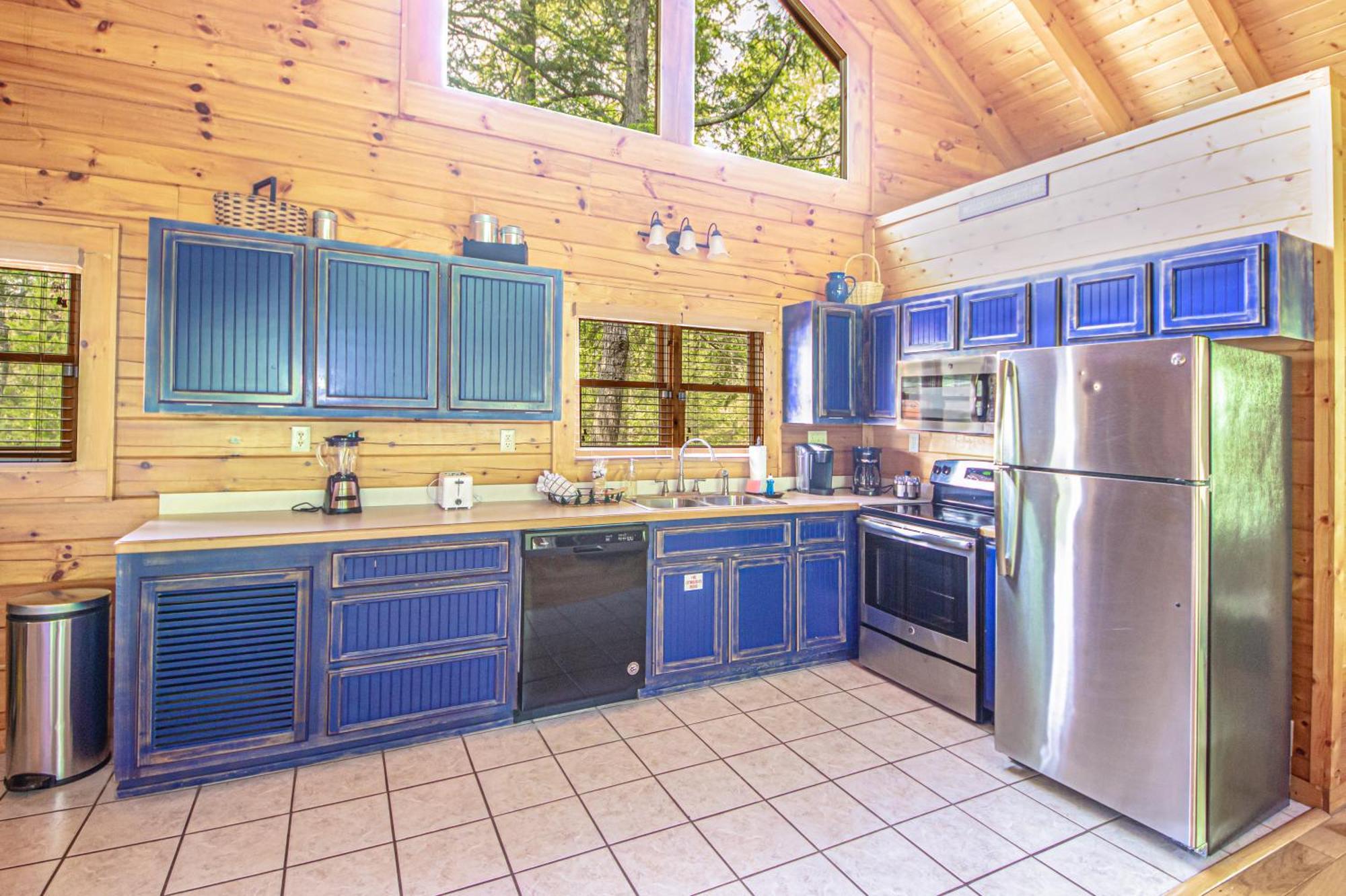 Love Me Tender Studio Cabin Sevierville Room photo