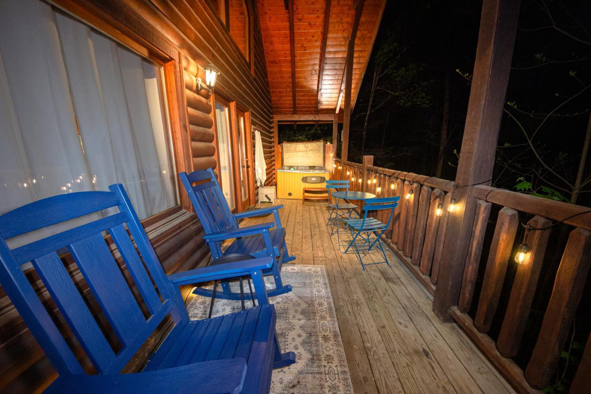 Love Me Tender Studio Cabin Sevierville Room photo