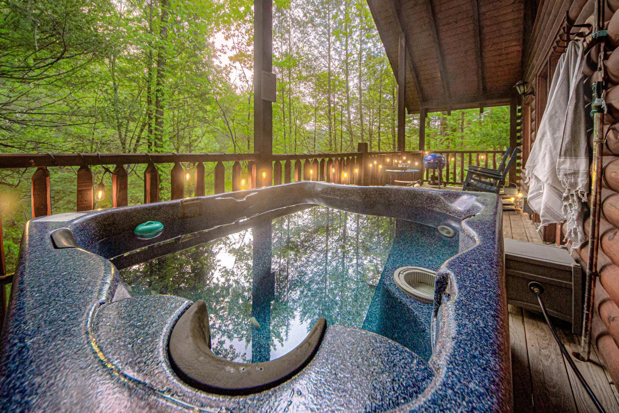 Love Me Tender Studio Cabin Sevierville Room photo