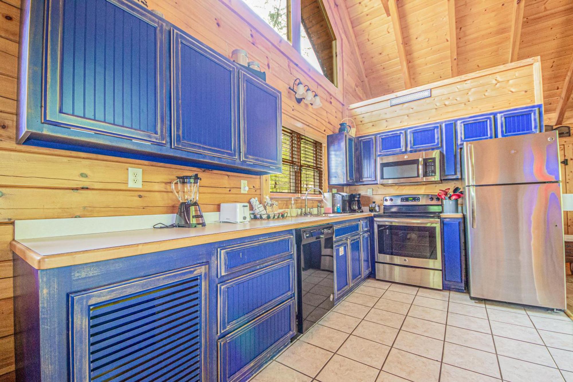 Love Me Tender Studio Cabin Sevierville Room photo